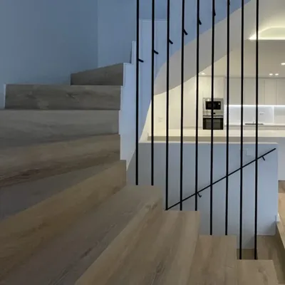 Escaleras revestidas de madera